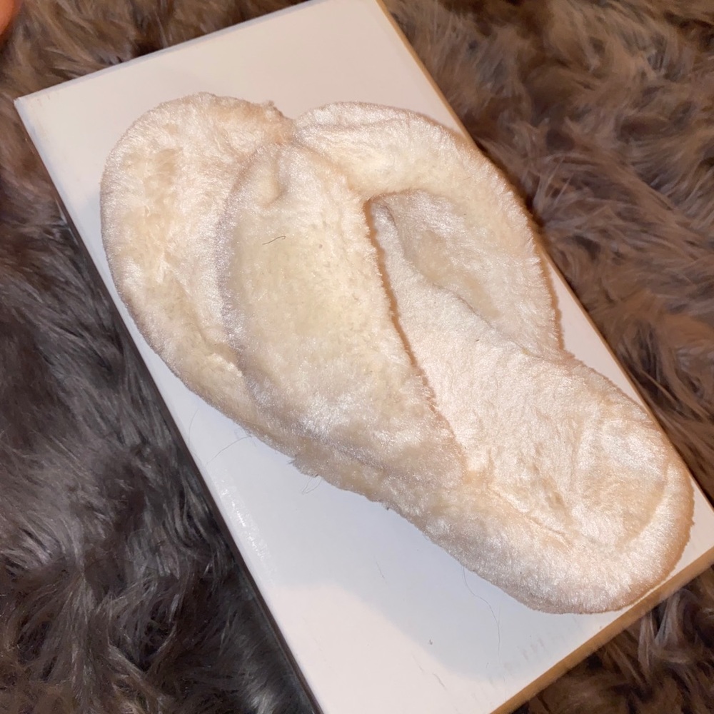 White platform faux fur slides